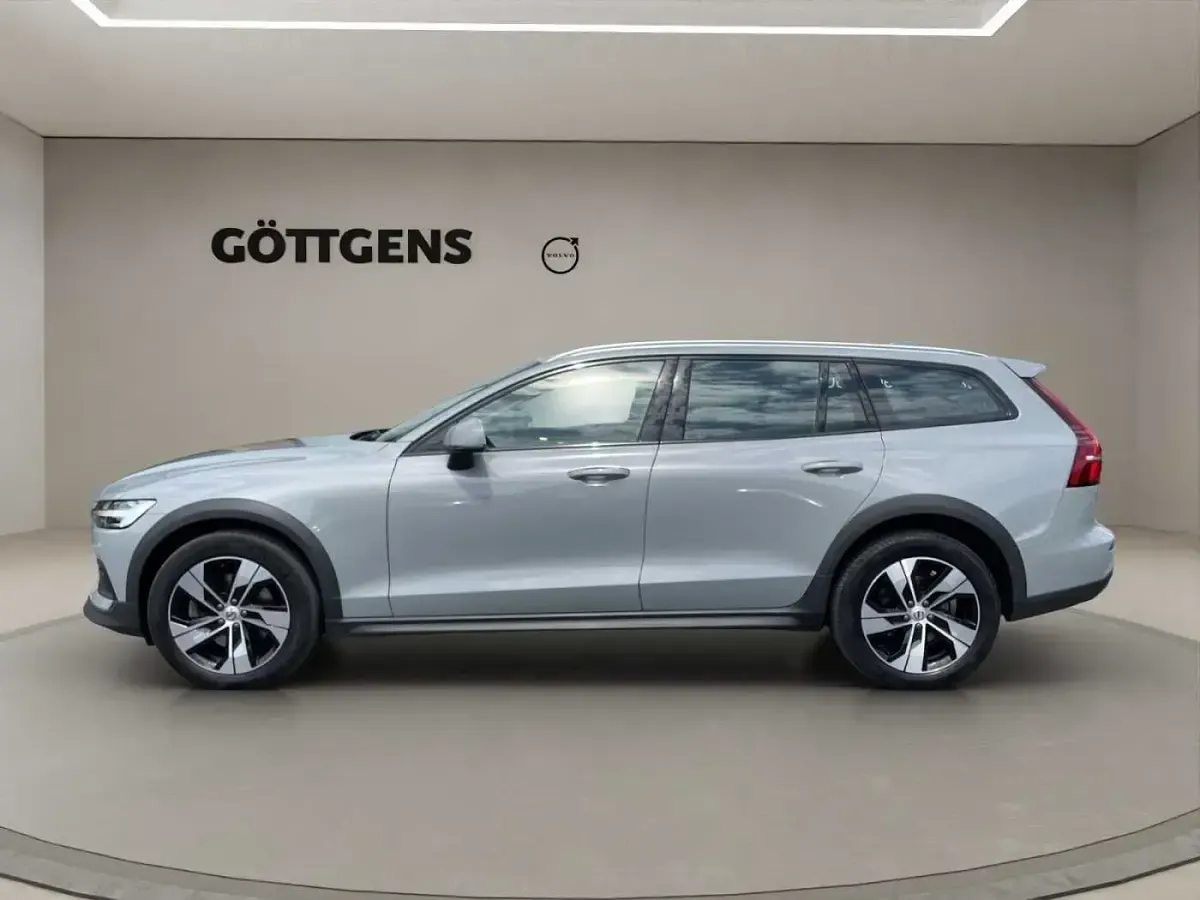 Gebraucht Volvo V60 CC 145 PS (106 kW) 2024 Kombi
