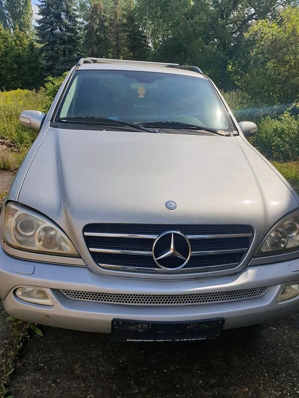 Silber Gebraucht 2002 Mercedes ML400 SUV | 2.500 € - Bild 1/4