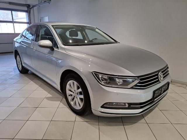 Silber Gebraucht 2015 VW Passat Limousine | 14.399 € (Fairer Preis) - Bild 1/4