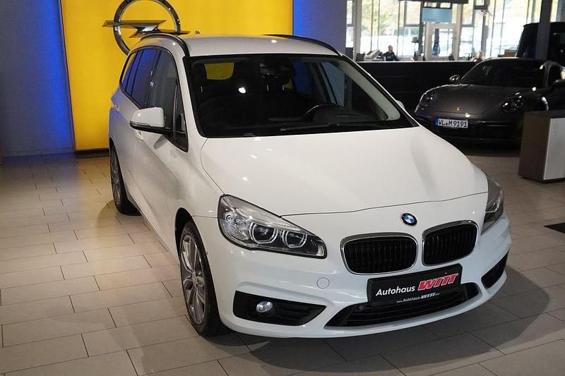 Weiß Gebraucht 2016 BMW 220 Advantage Kombi | 16.900 € (Fairer Preis) - Bild 1/4