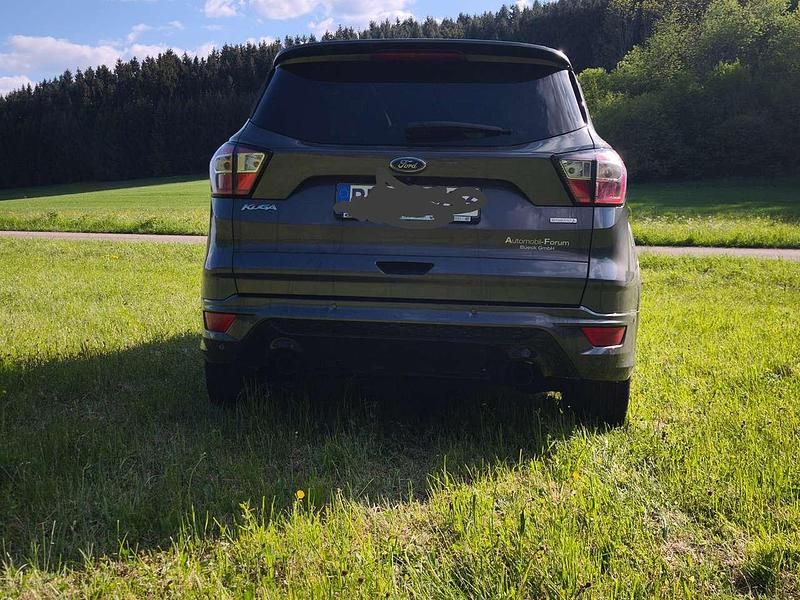 Gebraucht Ford Kuga ST-Line 186 PS (136 kW) 2018 Grau SUV