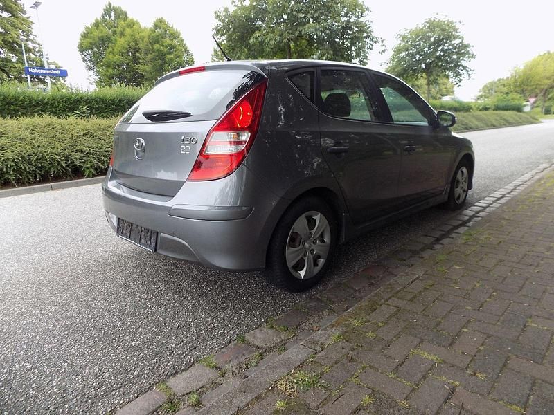 Gebraucht Hyundai i30 Classic 109 PS (80 kW) 2012 Grau Limousine