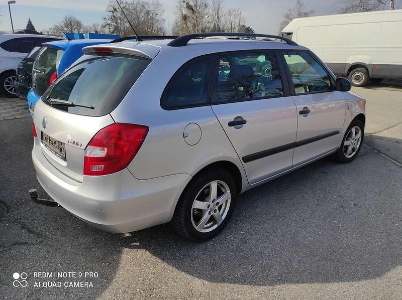 Gebraucht Skoda Fabia Active 90 PS (66 kW) 2012 Brilliantsilber metallic Kleinwagen
