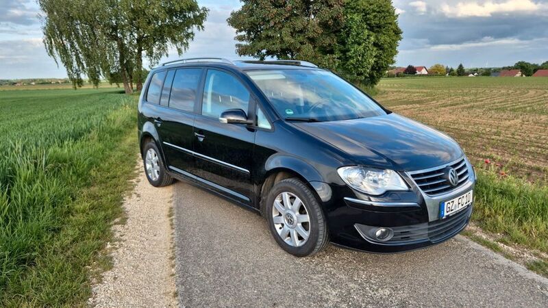 Schwarz Gebraucht 2007 VW Touran Highline Van / Kleinbus | 4.200 € (Guter Preis) - Bild 1/4