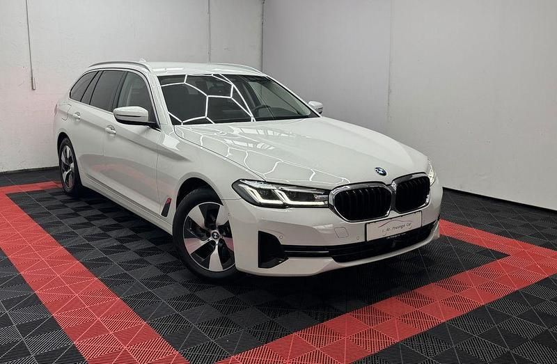 Gebraucht BMW 520 Performance 190 PS (139 kW) 2023 Weiß Limousine