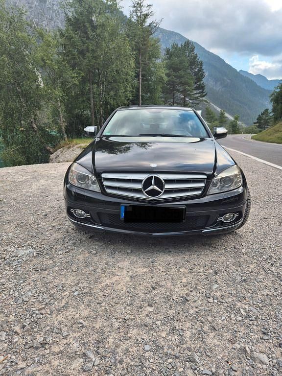 Schwarz Gebraucht 2008 Mercedes C320 Avantgarde Limousine | 8.500 € (Fairer Preis) - Bild 1/4