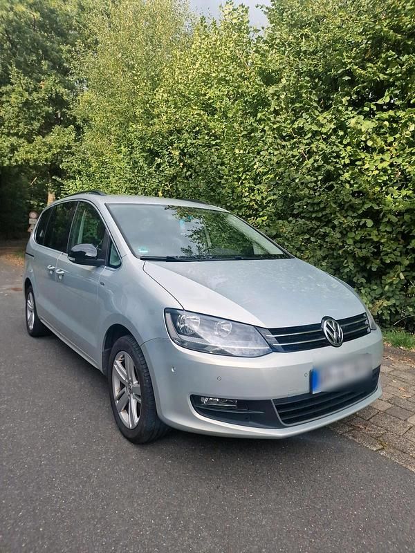 Silber Gebraucht 2012 VW Sharan Van / Kleinbus | 13.700 € (Teuer) - Bild 1/4