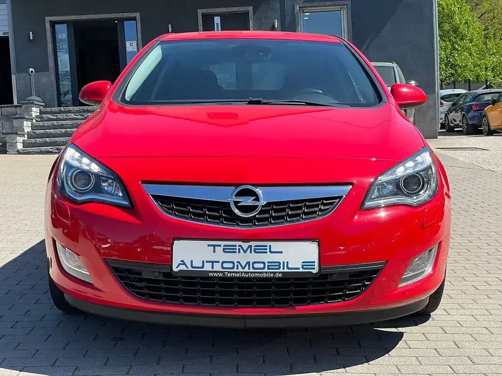 Usata Opel Astra 131 CV (96 kW) 2012 Rosso Berlina