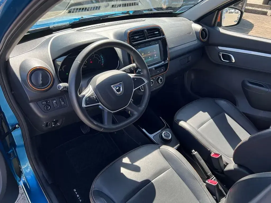 Second-hand Dacia Spring Comfort Plus 33 kW (45 CP) 2021 Albastru Hatchback