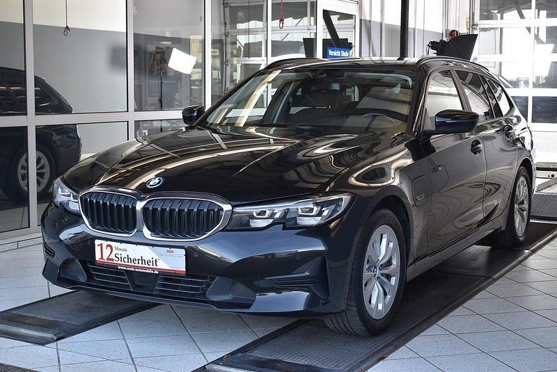 Gebraucht BMW 330e Advantage 252 PS (185 kW) 2021 Schwarz Kombi