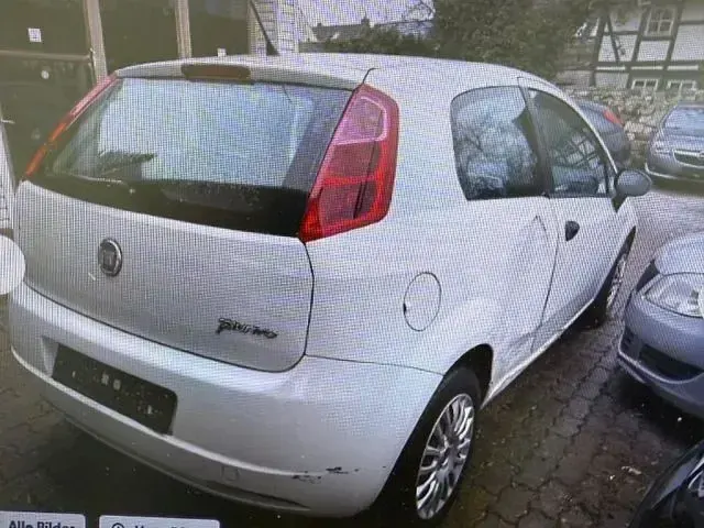 Gebraucht Fiat Grande Punto 65 PS (47 kW) 2009 Weiß Kleinwagen