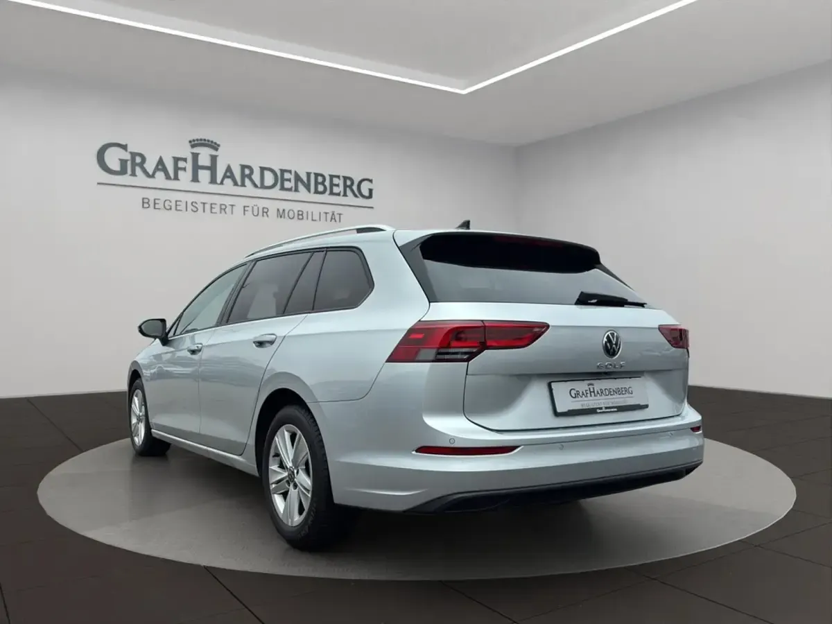 Gebraucht VW Golf VIII Life 150 PS (110 kW) 2024 Silber Kombi