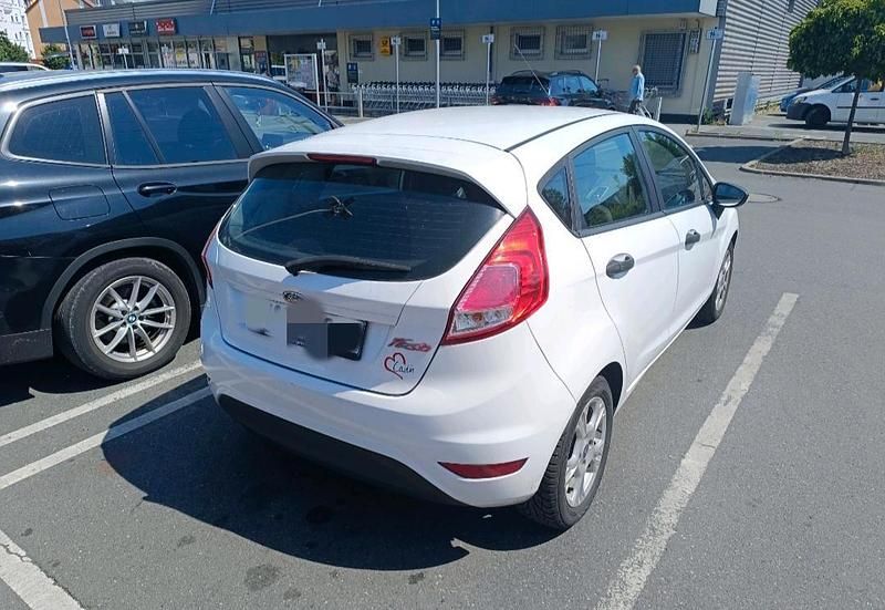 Gebraucht Ford Fiesta 60 PS (44 kW) 2015 Weiß Limousine