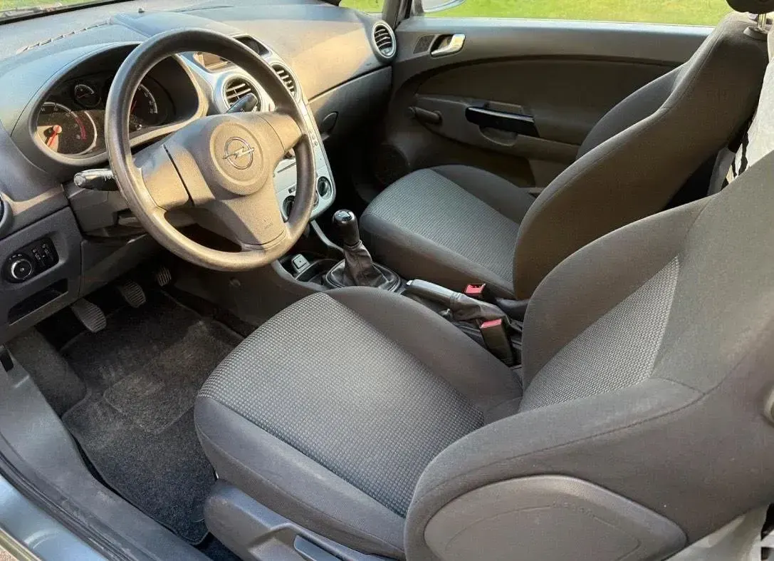 Gebraucht Opel Corsa 69 PS (50 kW) 2013 Silber Kleinwagen