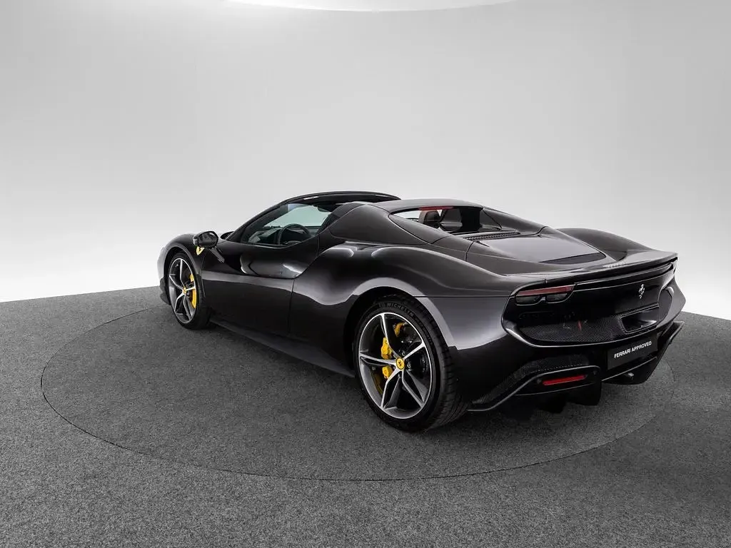 Second-hand Ferrari 296 829 CP (609 kW) 2024 Negru Cabrio