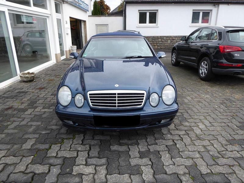 Gebraucht Mercedes CLK200 Avantgarde 136 PS (100 kW) 2000 Blau Cabrio