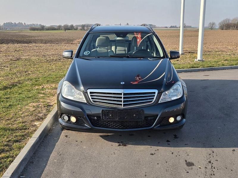 Gebraucht Mercedes C220 170 PS (125 kW) 2011 Schwarz Kombi