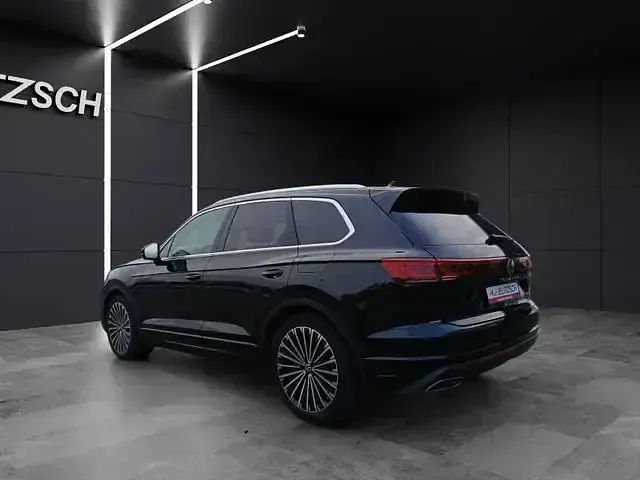 Używany VW Touareg Elegance 381 KM (280 kW) 2023 Czarny SUV