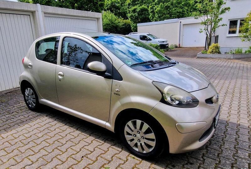 Beige Gebraucht 2008 Toyota Aygo Kleinwagen | 2.750 € (Etwas zu teuer) - Bild 1/4