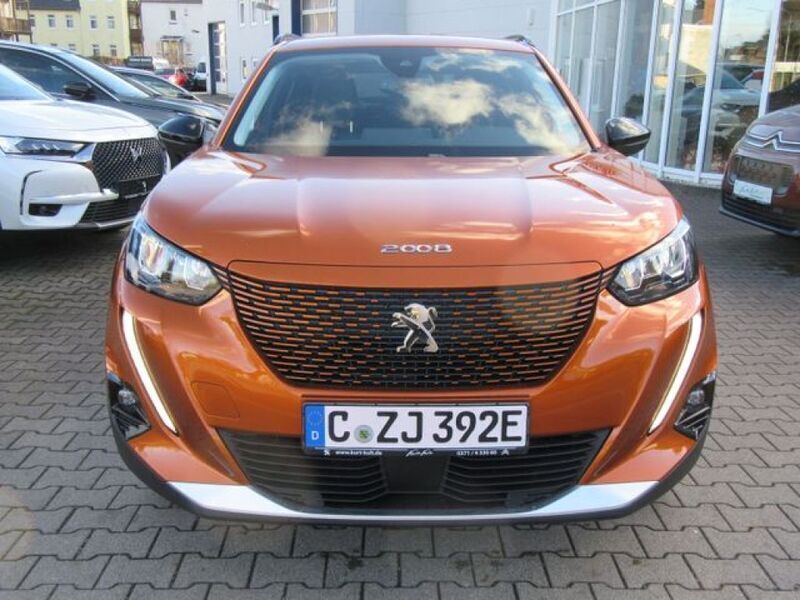 Gebraucht Peugeot e-2008 Allure 100 kW (136 PS) 2022 Orangefusion (metallic) SUV