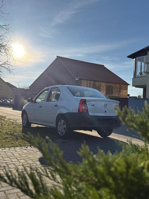 Gebraucht Dacia Logan 75 PS (55 kW) 2009 Weiß Limousine