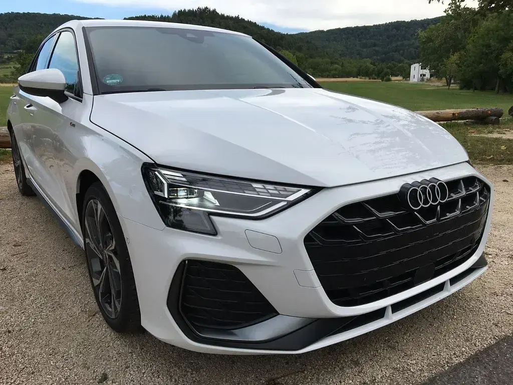 Gebraucht Audi A3 S-Line 116 PS (85 kW) 2025 Weiß Limousine