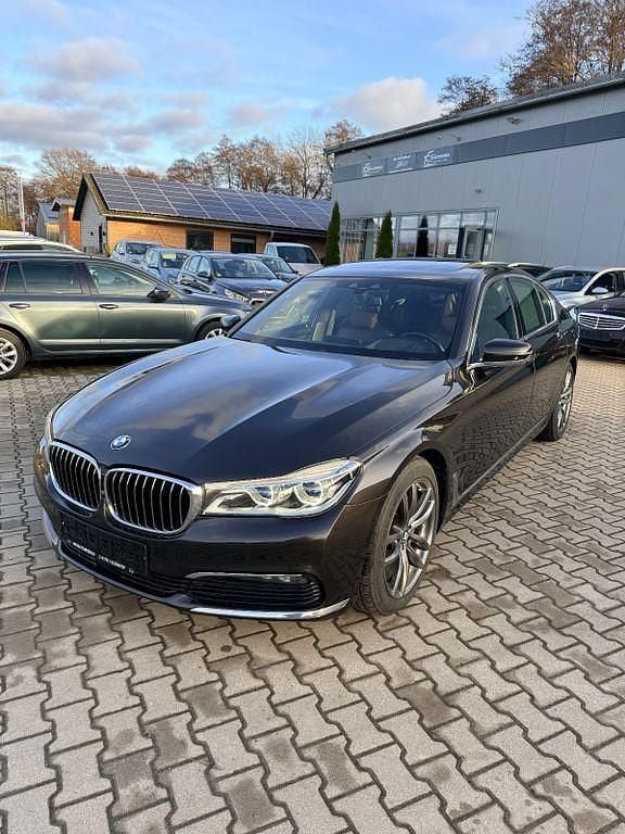 Braun Gebraucht 2016 BMW 730 Limousine | 24.990 € (Superpreis) - Bild 1/4
