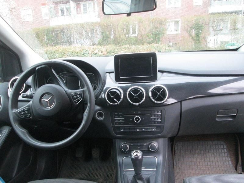 Gebraucht Mercedes B180 109 PS (80 kW) 2017 Silber Van / Kleinbus