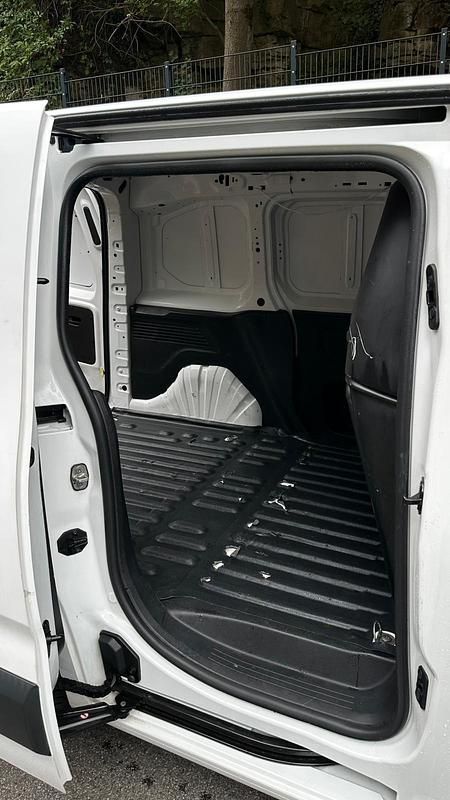 Gebraucht Peugeot Partner 102 PS (75 kW) 2019 Weiß Van / Kleinbus