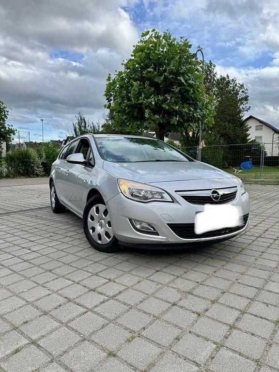 Silber Gebraucht 2011 Opel Astra Edition Kombi | 2.790 € (Guter Preis) - Bild 1/4