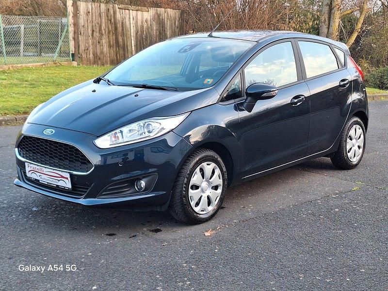 Gebraucht Ford Fiesta Celebration 101 PS (74 kW) 2017 Blau Kleinwagen