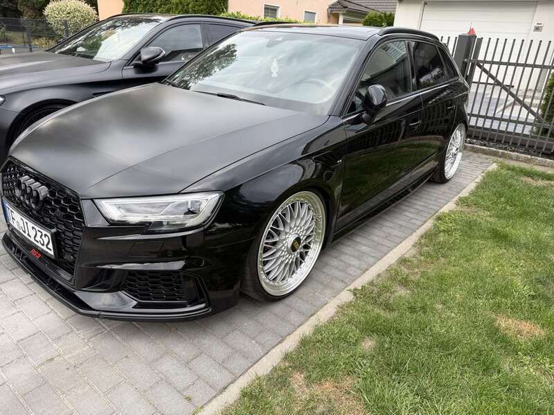 Schwarz Gebraucht 2019 Audi RS3 Premium Kleinwagen | 58.900 € (Teuer) - Bild 1/4