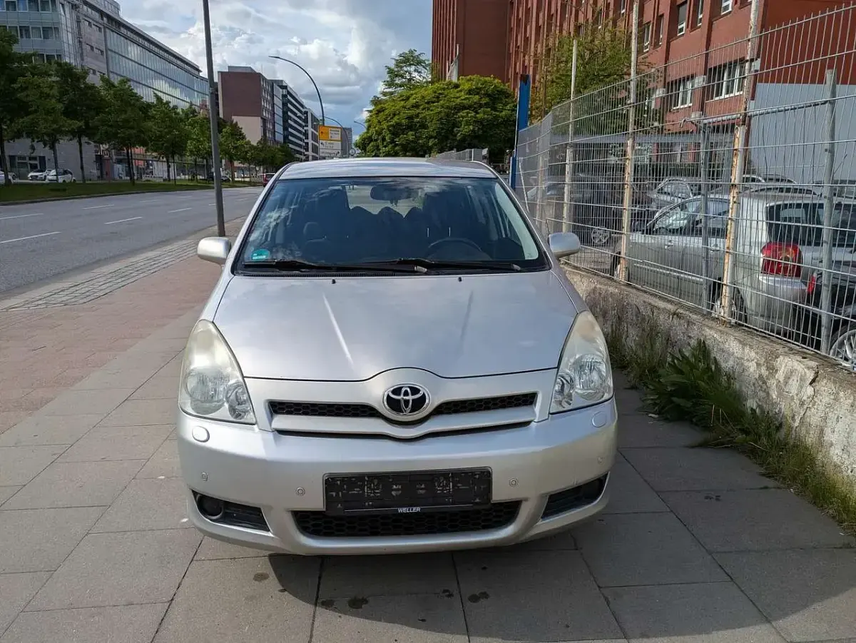 Gebraucht Toyota Corolla Verso Edition 129 PS (94 kW) 2006 Silver metallic Van / Kleinbus