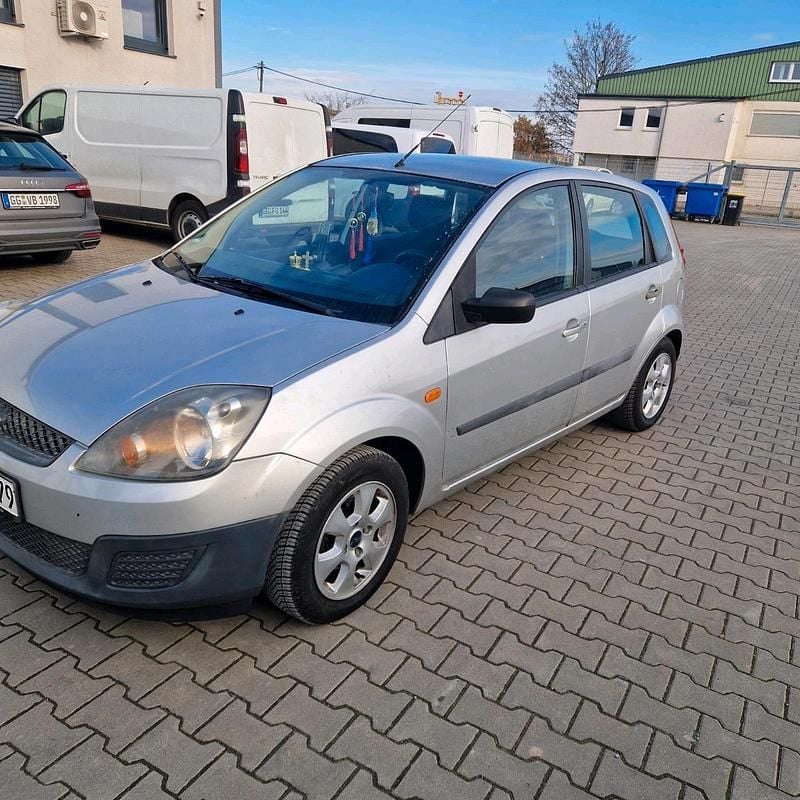 Gebraucht Ford Fiesta 69 PS (50 kW) 2007 Silber Kleinwagen