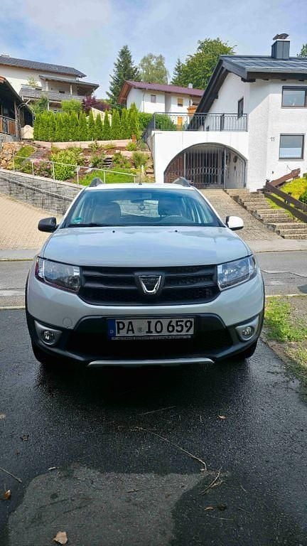Weiß Gebraucht 2017 Dacia Sandero Essentiel Kleinwagen | 5.900 € (Superpreis) - Bild 1/4