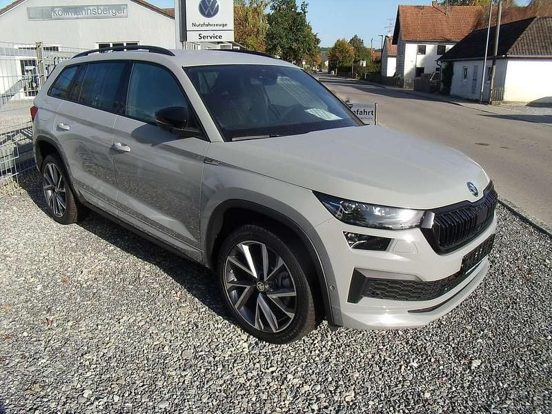 Stahl grau Gebraucht 2023 Skoda Kodiaq SportLine SUV | 44.580 € (Teuer) - Bild 1/4