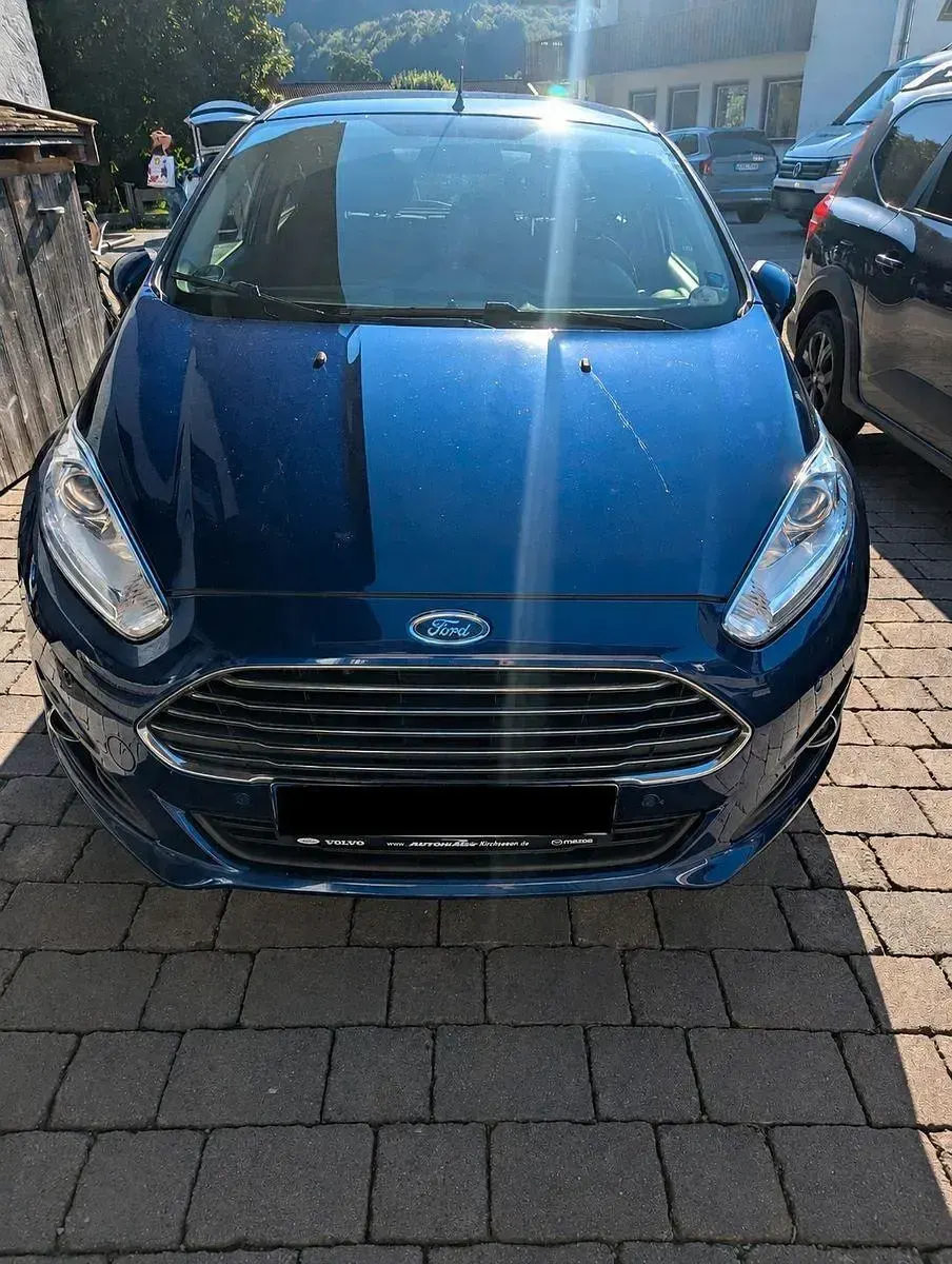 Gebraucht Ford Fiesta SYNC Edition 101 PS (74 kW) 2015 Blau Kleinwagen