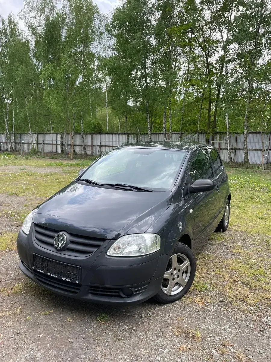 Gebraucht VW Fox Style 75 PS (55 kW) 2010 Grau Kleinwagen