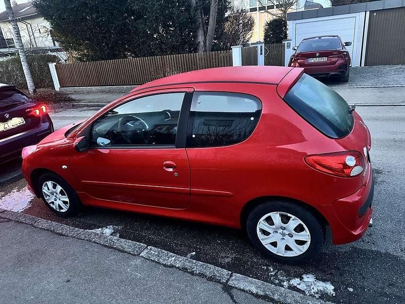 Gebraucht Peugeot 206 68 PS (50 kW) 2011 Rot Limousine