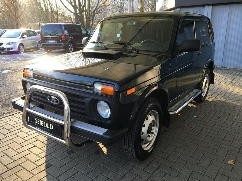 Grün Gebraucht 2018 Lada Urban SUV | 9.480 € (Fairer Preis) - Bild 1/4