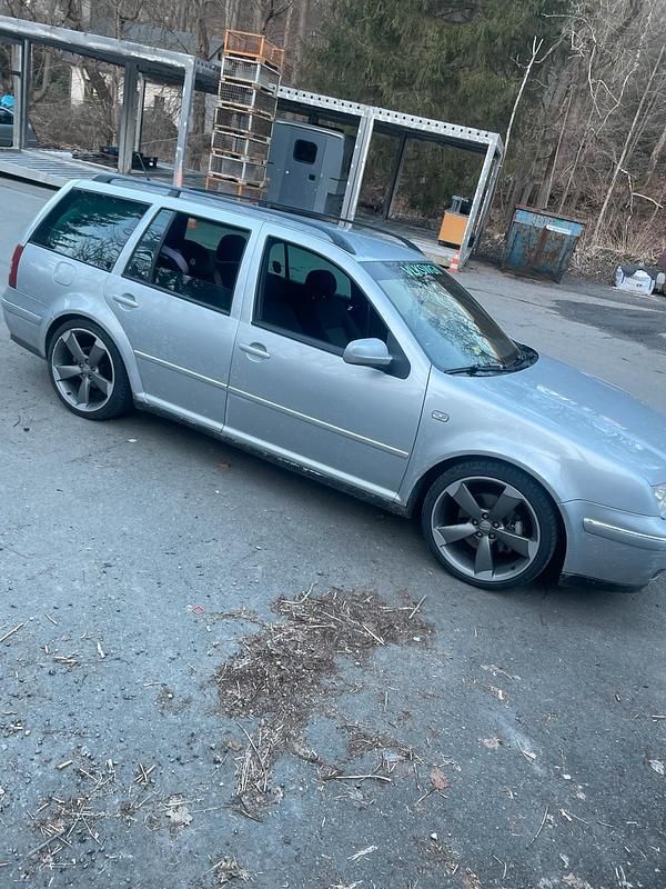 Second-hand VW Bora 131 CP (96 kW) 2003 Argintiu Break