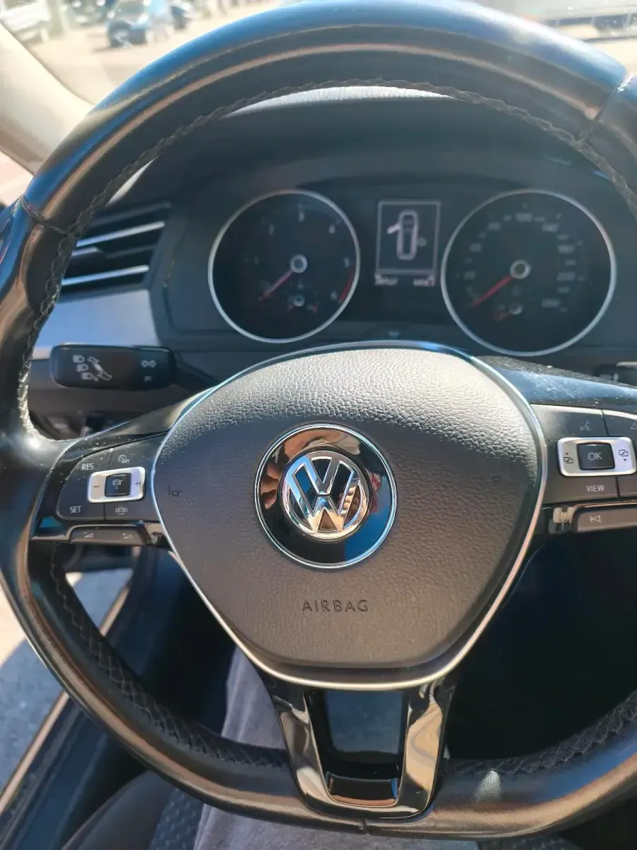 Usata VW Passat 140 CV (102 kW) 2019 Grigio Station wagon