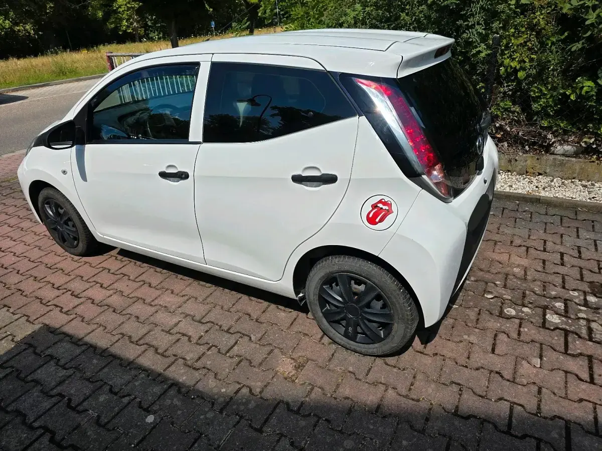 Gebraucht Toyota Aygo 69 PS (50 kW) 2017 Weiß Kleinwagen