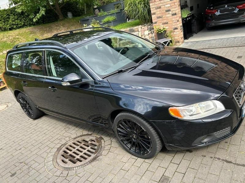 Schwarz Gebraucht 2011 Volvo V70 Momentum Kombi | 6.900 € (Fairer Preis) - Bild 1/4