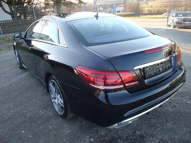 Gebraucht Mercedes E200 Sport 184 PS (135 kW) 2013 Schwarz Coupé