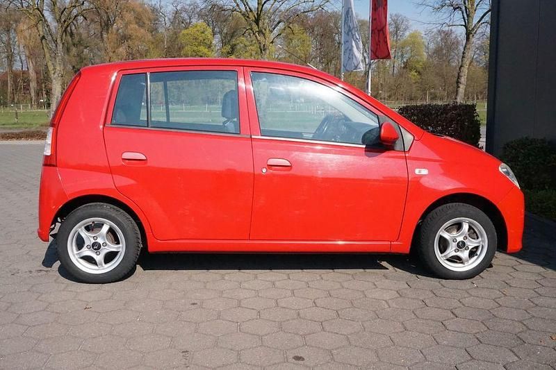 Gebraucht Daihatsu Cuore Plus 58 PS (42 kW) 2006 Rot Kleinwagen