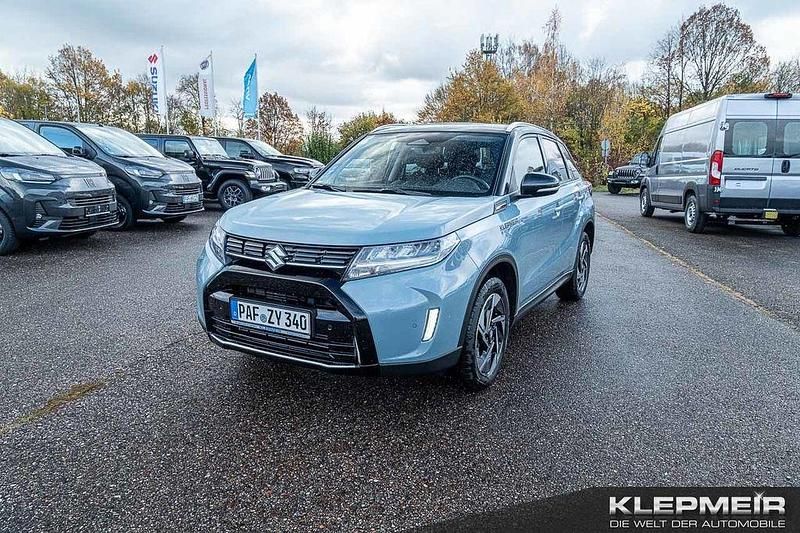 Ice/cosmic black pearl Gebraucht 2025 Suzuki Vitara Comfort+ Limousine | 27.990 € (Etwas zu teuer) - Bild 1/4
