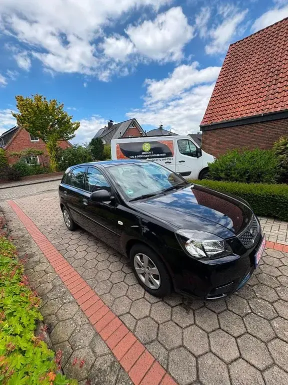 Gebraucht Kia Rio Attract 97 PS (71 kW) 2010 Schwarz Limousine