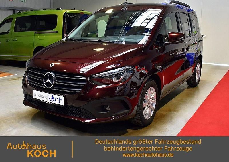 Rot Gebraucht 2023 Mercedes 180 Progressive Limousine | 46.980 € - Bild 1/4