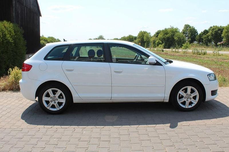 Gebraucht Audi A3 Attraction 102 PS (75 kW) 2010 Weiß Limousine